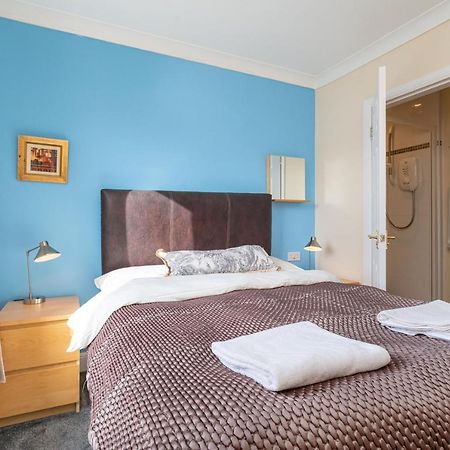 New Four Bedroom House - All Rooms Ensuite Стърлинг Екстериор снимка