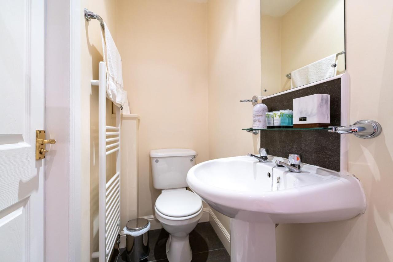 New Four Bedroom House - All Rooms Ensuite Стърлинг Екстериор снимка